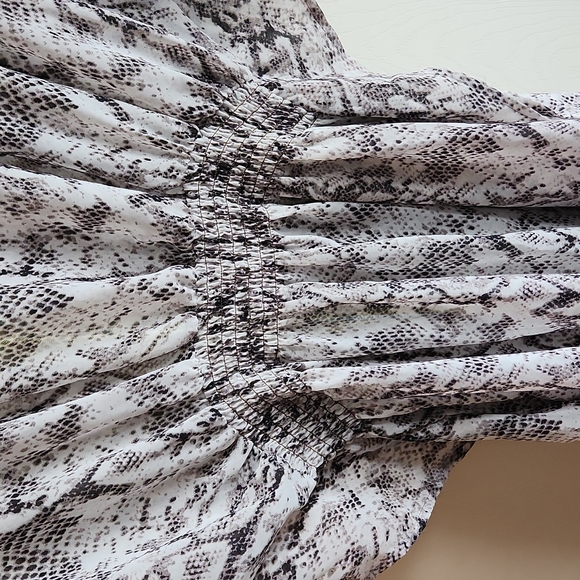 BCBG Maxazria cover-up - Picture 10 of 11